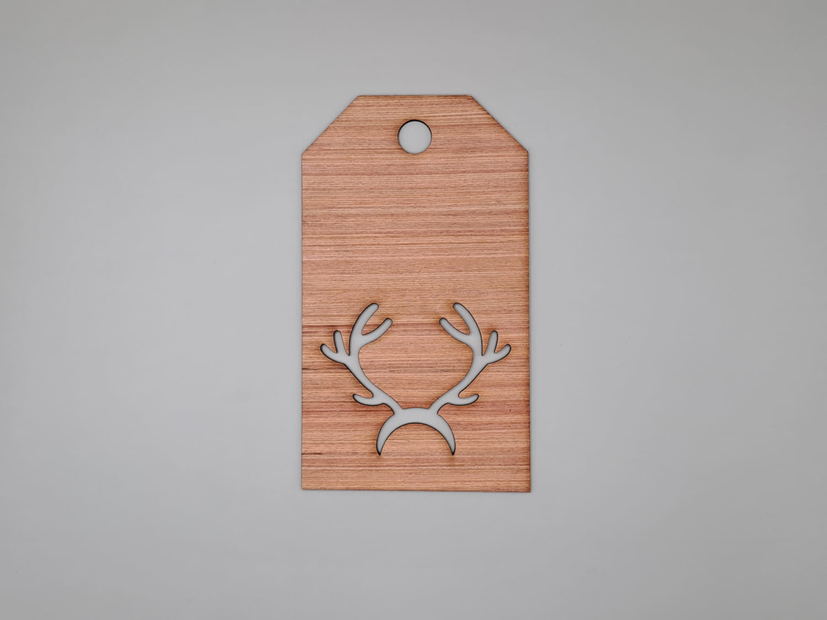 طرح پلاک هدیه چوبی گوزن نر مناسب برای استفاده در دستگاه های cnc چوب و cnc لیزر - laser cut stag wooden gift tag cdr file