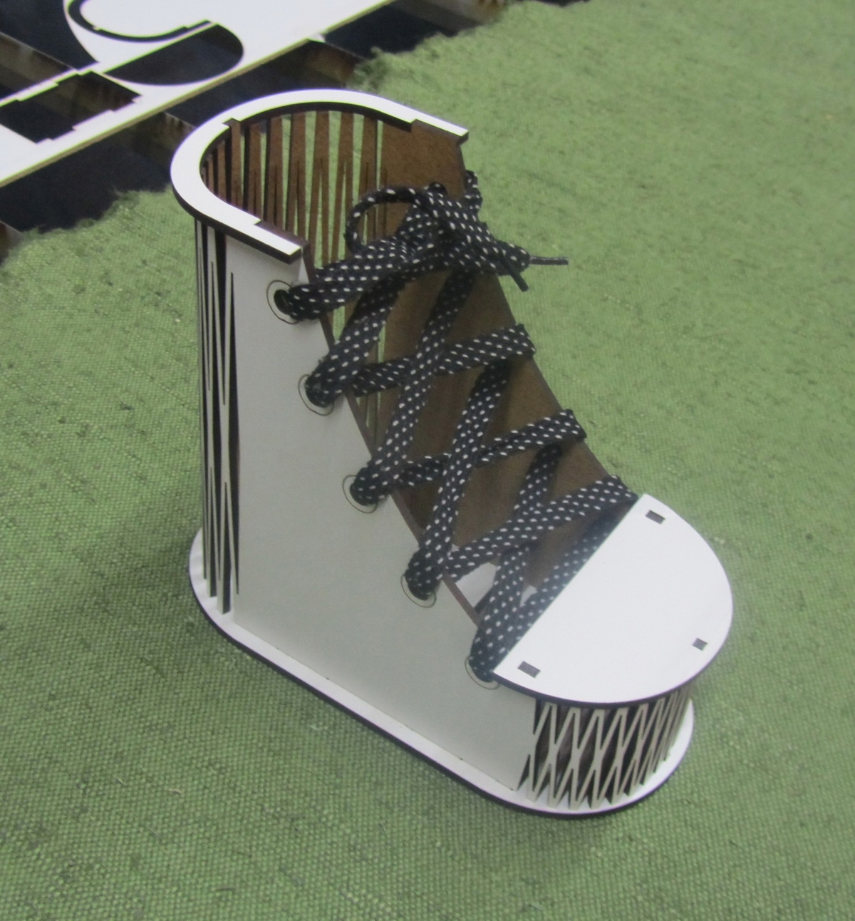 طرح جا خودکاری کفش مناسب برای استفاده در دستگاه های cnc چوب و cnc لیزر - laser cut shoes pen holder cdr file
