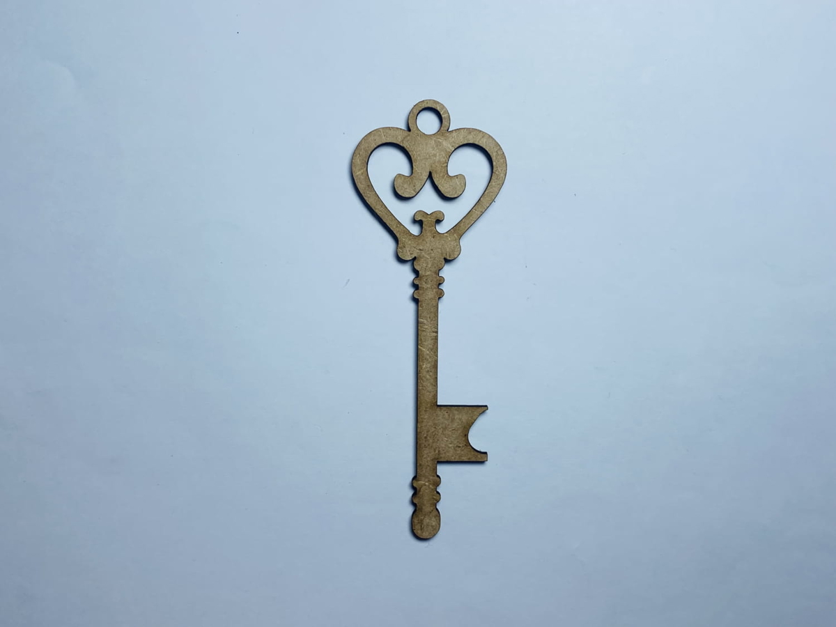 طرح کلید طرح قلب چوبی ناتمام مناسب برای استفاده در دستگاه های cnc چوب و cnc لیزر - laser cut key shape with heart unfinished wood cutout cdr file