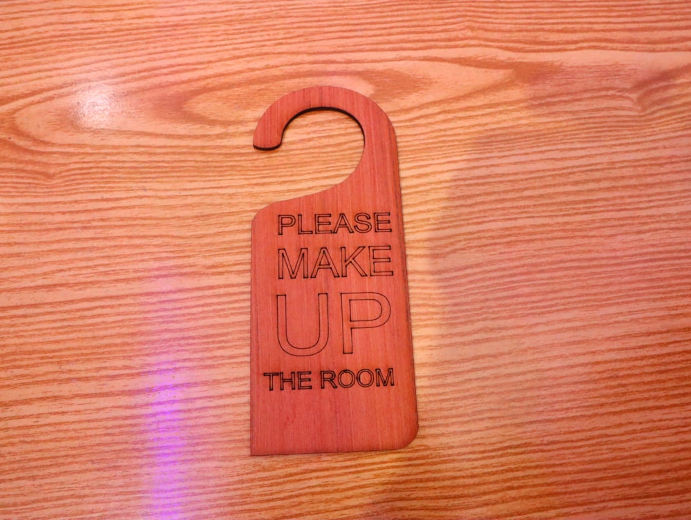 طرح تابلوی اتاق پذیرایی مناسب برای استفاده در دستگاه های cnc چوب و cnc لیزر - laser cut make up room sign dxf file