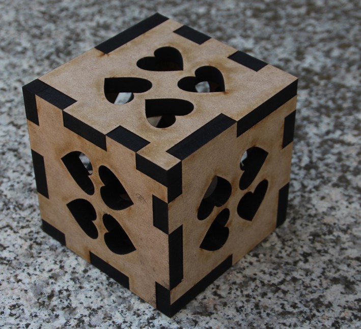 طرح مکعب قلب گنج مناسب برای استفاده در دستگاه های cnc چوب و cnc لیزر - laser cut treasure heart cube svg file