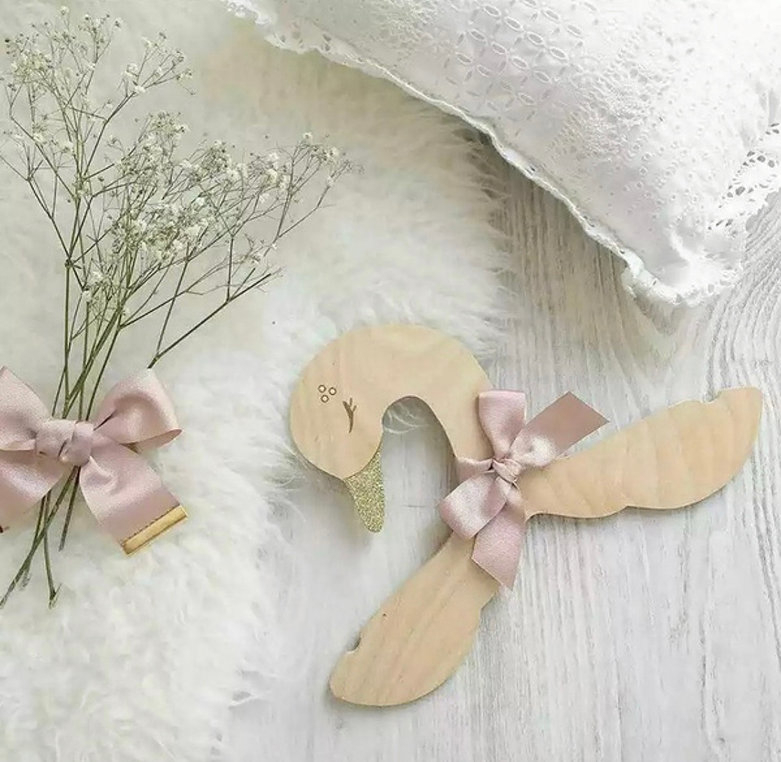 طرح آویز لباس قو طرح بچه گانه مناسب برای استفاده در دستگاه های cnc چوب و cnc لیزر - laser cut swan clothes hanger baby kids hanger cdr file