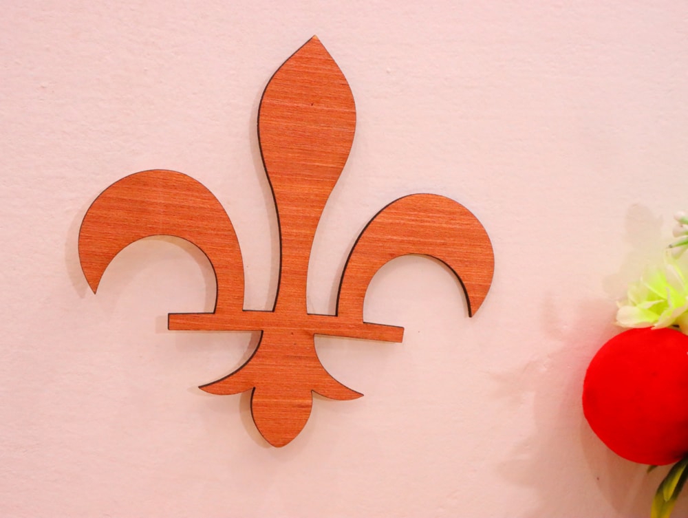 طرح گل رز چوبی مناسب برای استفاده در دستگاه های cnc چوب و cnc لیزر - laser cut fleur de lis wood cutout cdr file