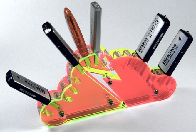 طرح پایه فلش مموری به شکل ابر مناسب برای استفاده در دستگاه های cnc چوب و cnc لیزر - laser cut cloud shaped usb stick stand cdr file