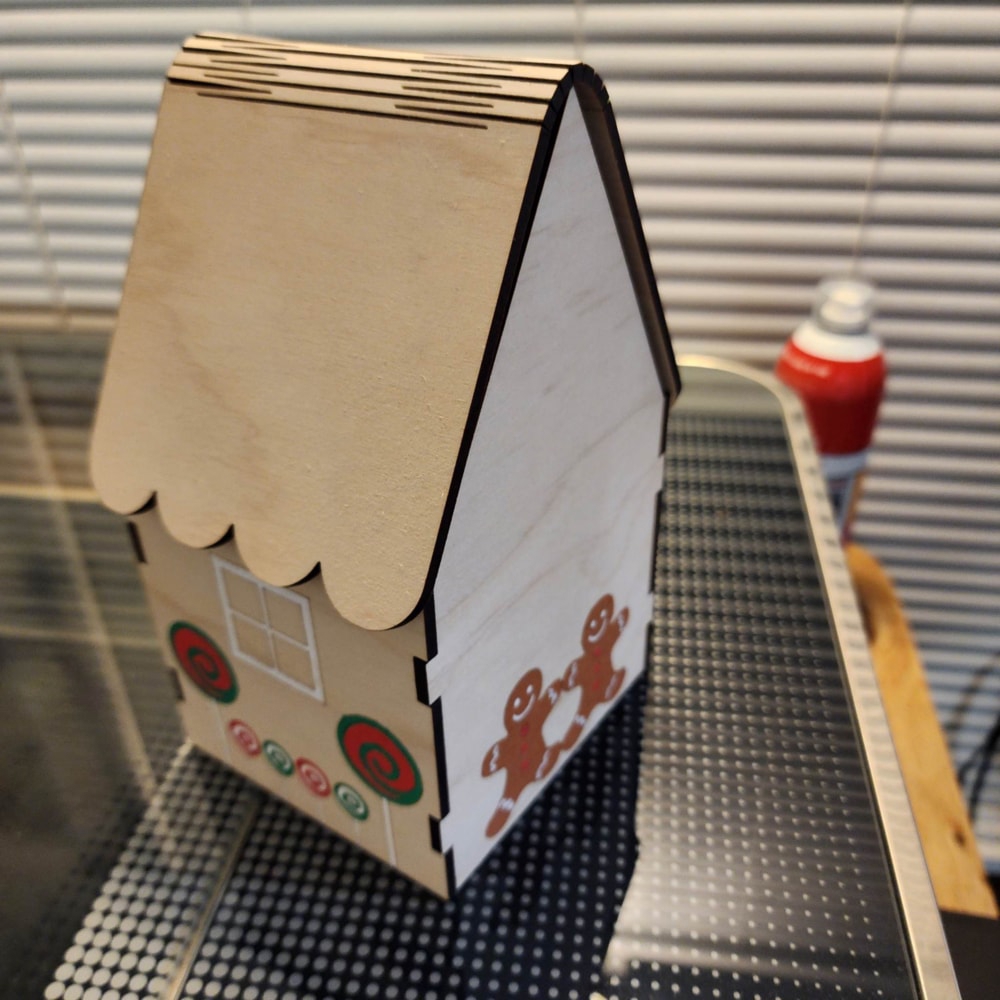 طرح خانه شیرینی زنجبیلی چوبی مناسب برای استفاده در دستگاه های cnc چوب و cnc لیزر - laser cut wooden gingerbread house cdr file
