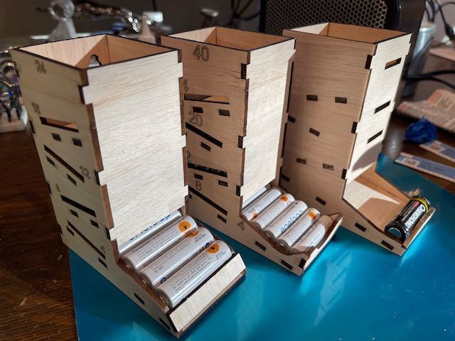طرح جا باتری مناسب برای استفاده در دستگاه های cnc چوب و cnc لیزر - laser cut diy battery dispenser dxf file