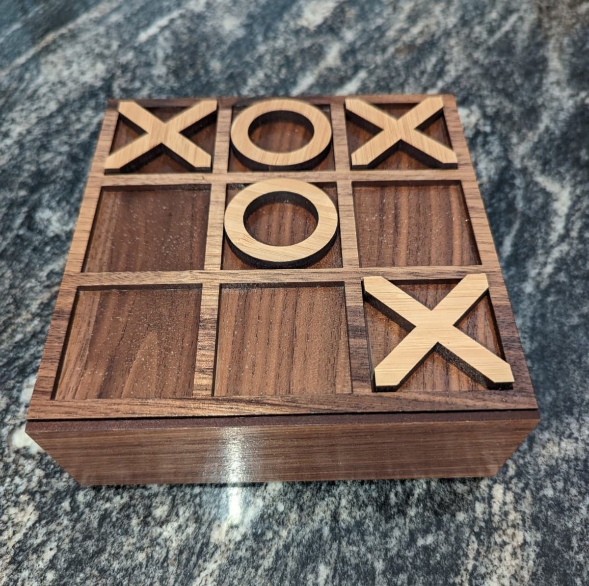 طرح جعبه تیک تاک تو ساده مناسب برای استفاده در دستگاه های cnc چوب و cnc لیزر - laser cut simple tic tac toe box svg file