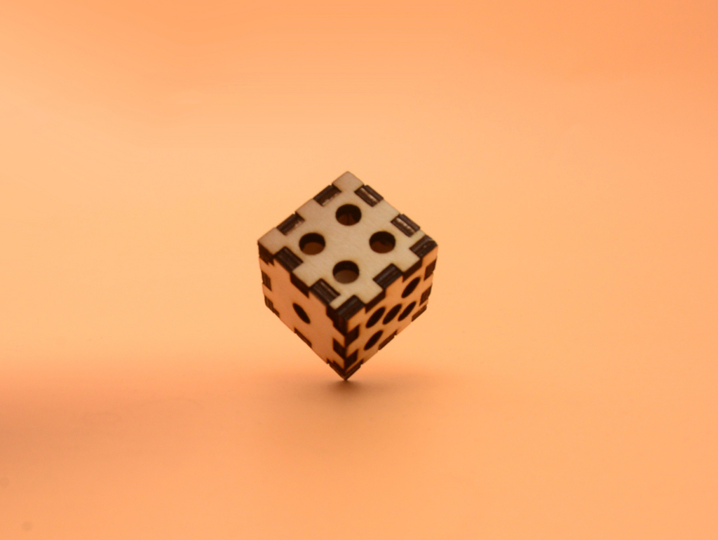 طرح تاس چوبی مناسب برای استفاده در دستگاه های cnc چوب و cnc لیزر - laser cut wooden dice svg file
