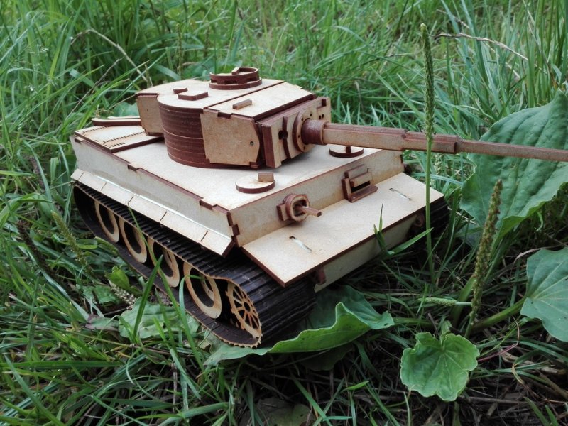 طرح مدل سه بعدی تانک ببر مناسب برای استفاده در دستگاه های cnc چوب و cnc لیزر - laser cut tiger e tank 3d model svg file