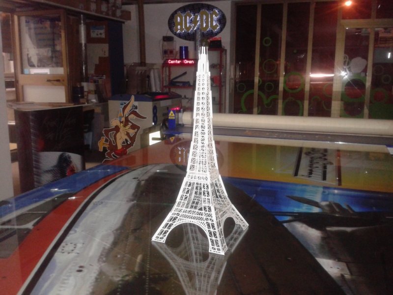 طرح مدل کاغذی برج ایفل مناسب برای استفاده در دستگاه های cnc چوب و cnc لیزر - laser cut eiffel tower paper model svg file