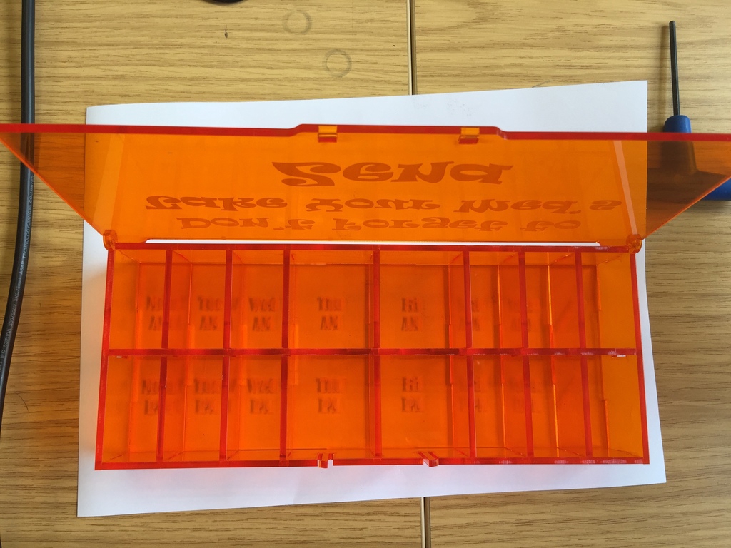 طرح جعبه نگهداری محفظه دار با درب مناسب برای استفاده در دستگاه های cnc چوب و cnc لیزر - laser cut compartment storage box with lid svg file