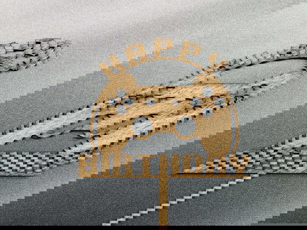 طرح تزیین کیک تولد طرح بازیکن مناسب برای استفاده در دستگاه های cnc چوب و cnc لیزر - laser cut gamer cake topper birthday decoration cdr file