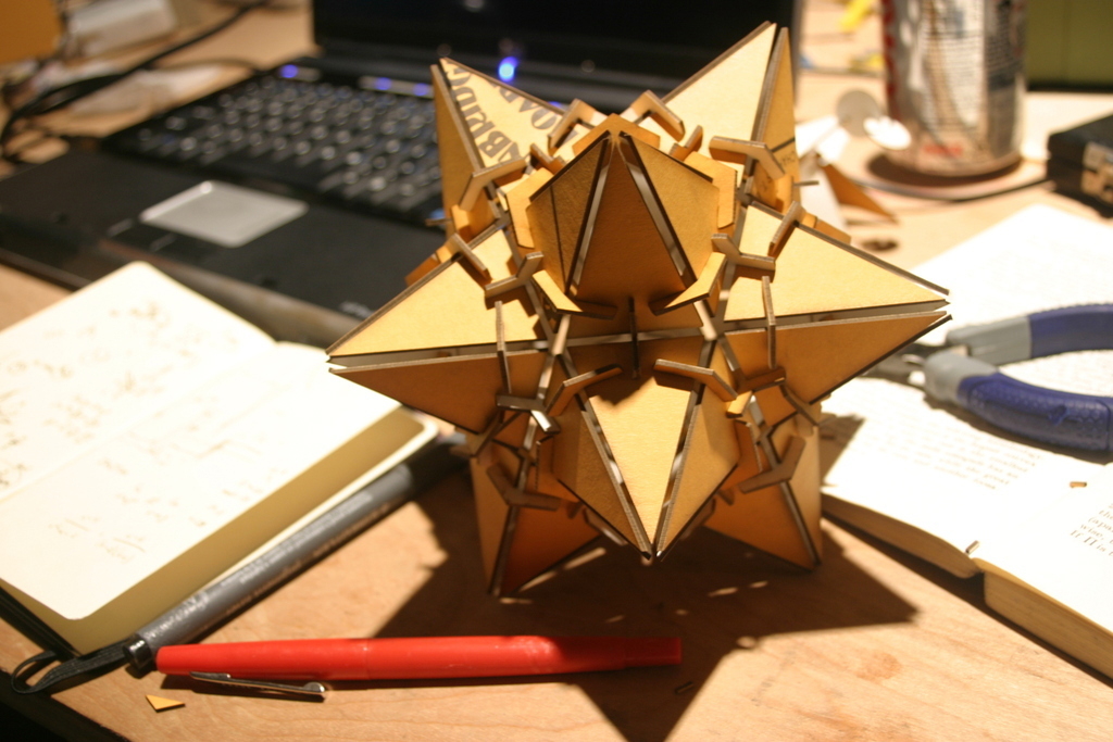 طرح چوبی طرح ستاره‌ای دوازده‌وجهی مناسب برای استفاده در دستگاه های cnc چوب و cnc لیزر - laser cut stellated dodecahedron wooden dxf file