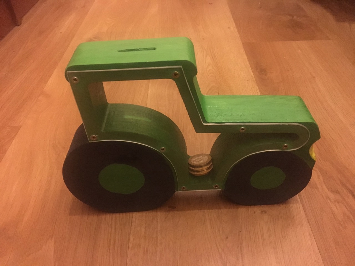طرح قلک تراکتور مناسب برای استفاده در دستگاه های cnc چوب و cnc لیزر - laser cut tractor piggy bank dxf file