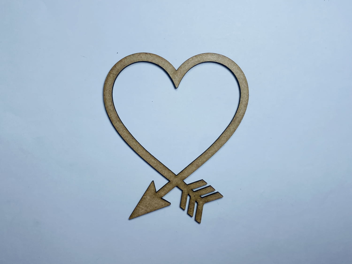 طرح قلب چوبی ناتمام با فرمت کورل مناسب برای استفاده در دستگاه های cnc چوب و cnc لیزر - laser cut unfinished wooden arrow heart cutout cdr file