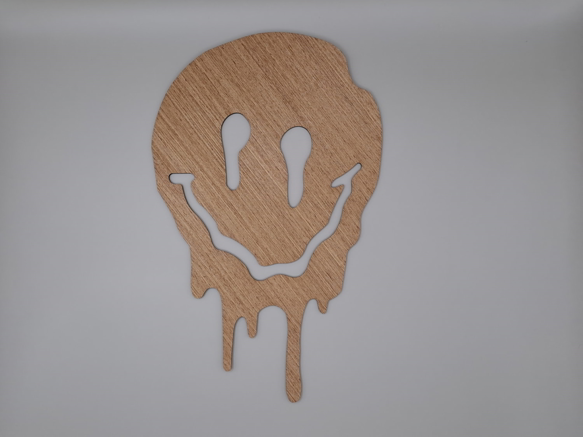 طرح چهره خندان چکنده مناسب برای استفاده در دستگاه های cnc چوب و cnc لیزر - laser cut dripping smiley face cdr file