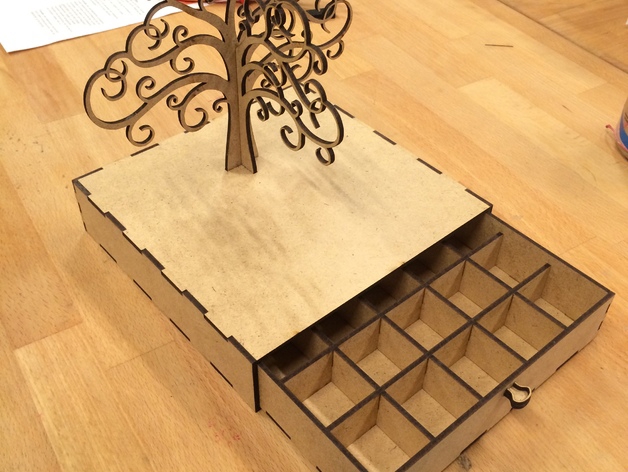 طرح جعبه جواهرات با طرح درخت گوشواره مناسب برای استفاده در دستگاه های cnc چوب و cnc لیزر - jewelry box with earring tree laser cut svg file