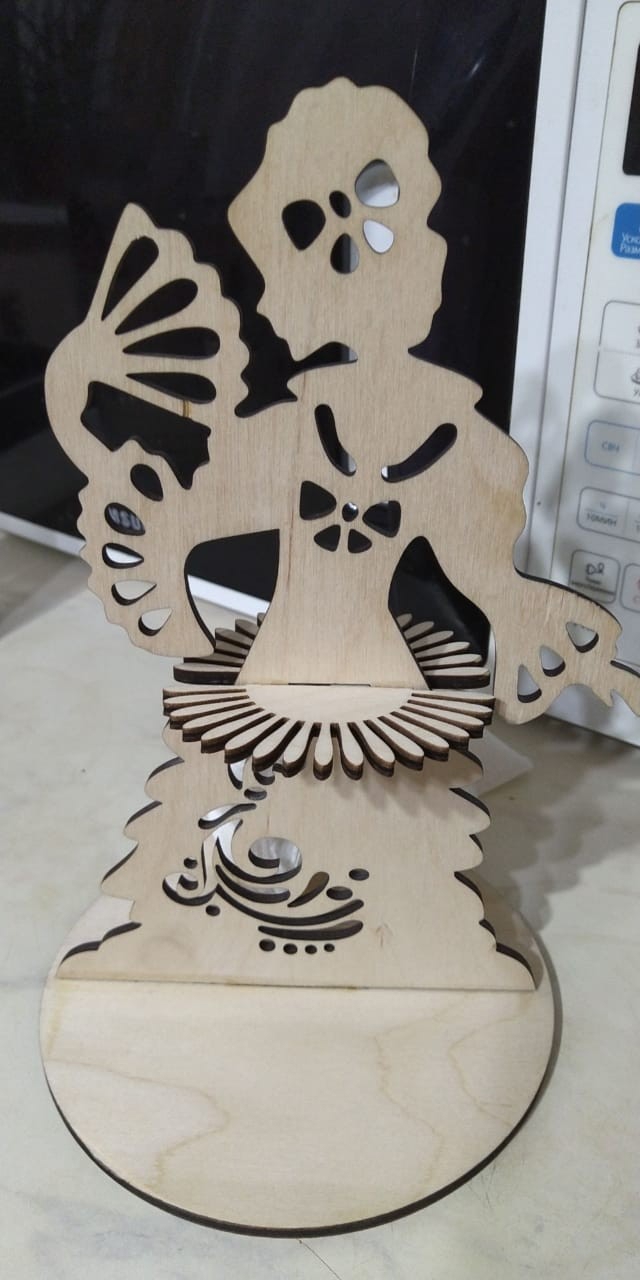 طرح دختر با بادبزن و جای دستمال سفره مناسب برای استفاده در دستگاه های cnc چوب و cnc لیزر - laser cut girl with fan napkin holder dxf file