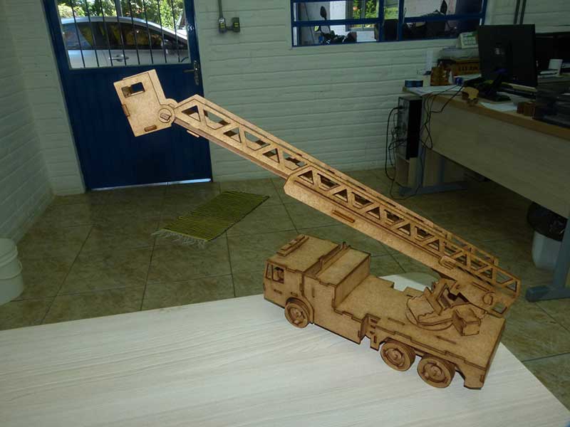 طرح نردبان آتش نشانی مناسب برای استفاده در دستگاه های cnc چوب و cnc لیزر - laser cut fire brigade ladder truck cdr file