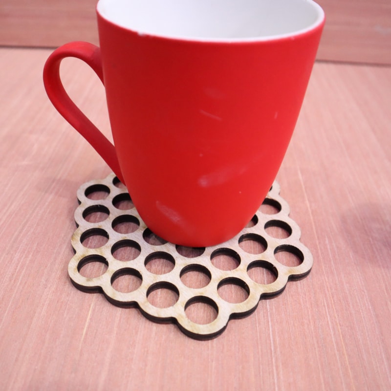 طرح زیرلیوانی زنبور عسل مناسب برای استفاده در دستگاه های cnc چوب و cnc لیزر - laser cut honey bee coasters dxf file
