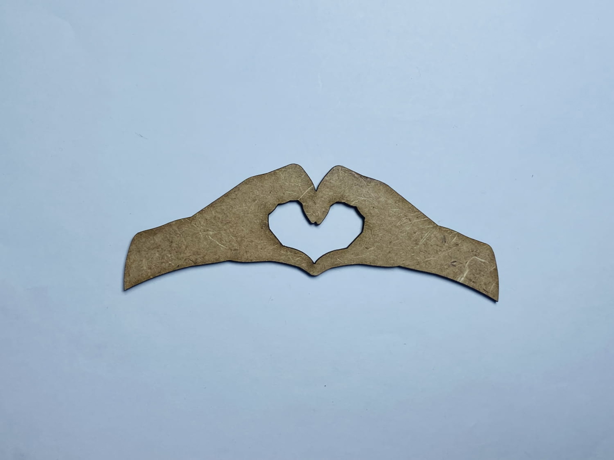 طرح برش قلب دست با دستگاه لیزر مناسب برای استفاده در دستگاه های cnc چوب و cnc لیزر - laser cut hand heart cutout cdr file