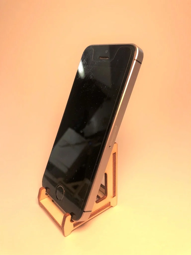 طرح برای پایه تلفن چوبی مناسب برای استفاده در دستگاه های cnc چوب و cnc لیزر - laser cut wood phone stand svg file