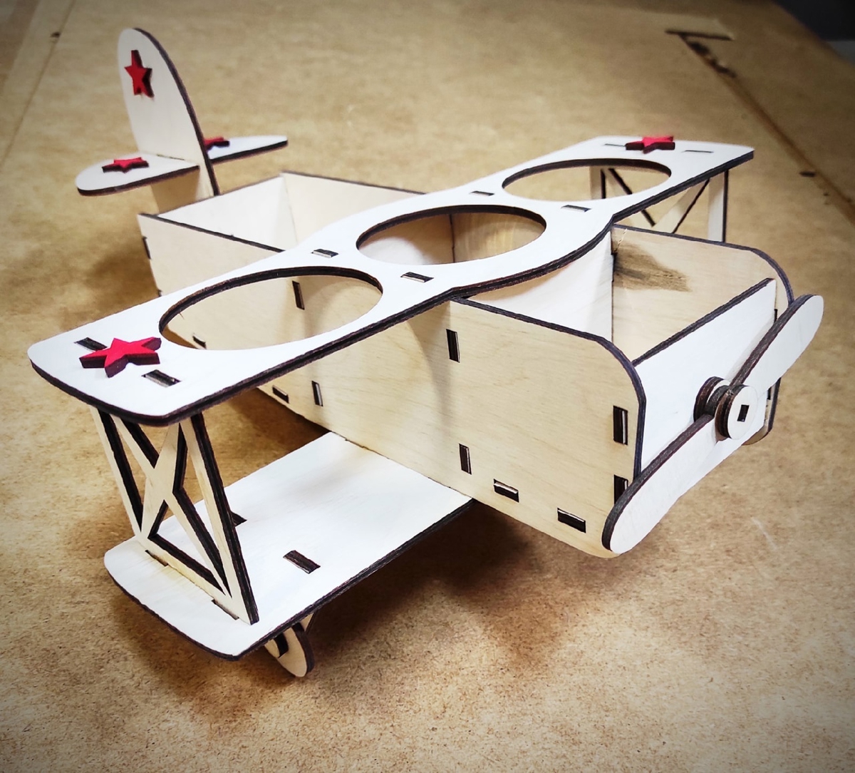 طرح جا لیوانی هواپیما مناسب برای استفاده در دستگاه های cnc چوب و cnc لیزر - laser cut airplane model beer holder cdr file