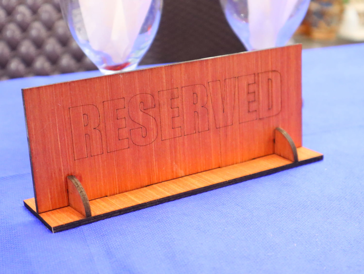 طرح تابلو چوبی مناسب برای استفاده در دستگاه های cnc چوب و cnc لیزر - laser cut wooden reserved sign cdr file