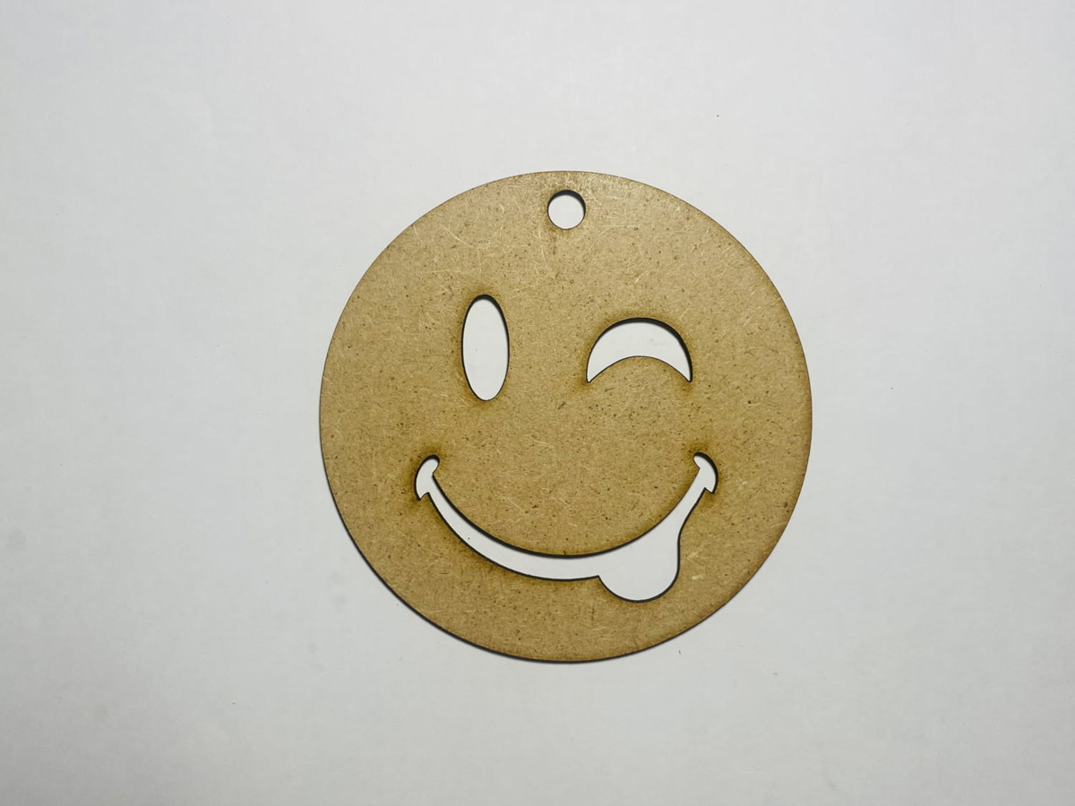 طرح چهره خندان چوبی خام مناسب برای استفاده در دستگاه های cnc چوب و cnc لیزر - laser cut smiley face wood blank cutout cdr file