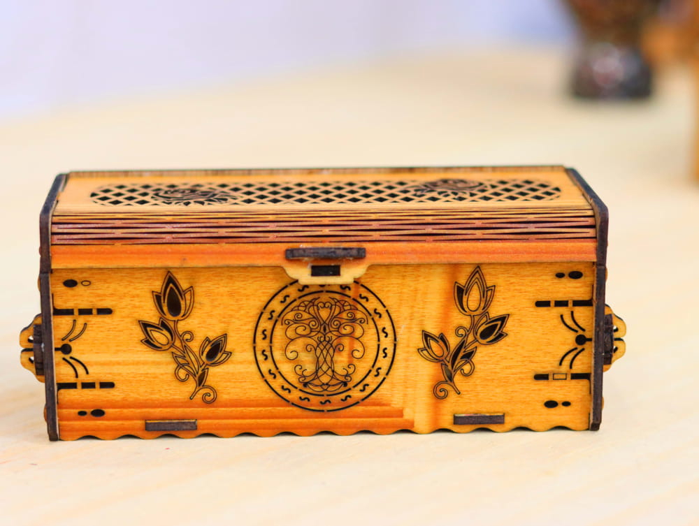 طرح جعبه کادویی چوبی تزئینی با درب مناسب برای استفاده در دستگاه های cnc چوب و cnc لیزر - laser cut decorative wood gift box with lid cdr file
