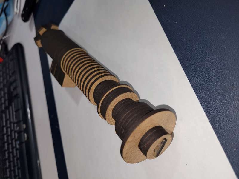 طرح تیغه شمشیر نوری 3 میلی‌متری مناسب برای استفاده در دستگاه های cnc چوب و cnc لیزر - laser cut light saber hatch 3mm