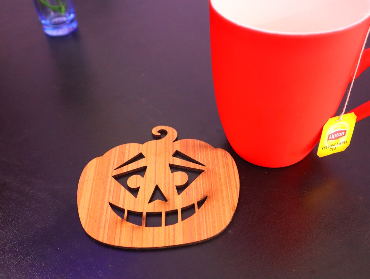 طرح زیرلیوانی نوشیدنی هالووین مناسب برای استفاده در دستگاه های cnc چوب و cnc لیزر - laser cut halloween drink coaster dxf file