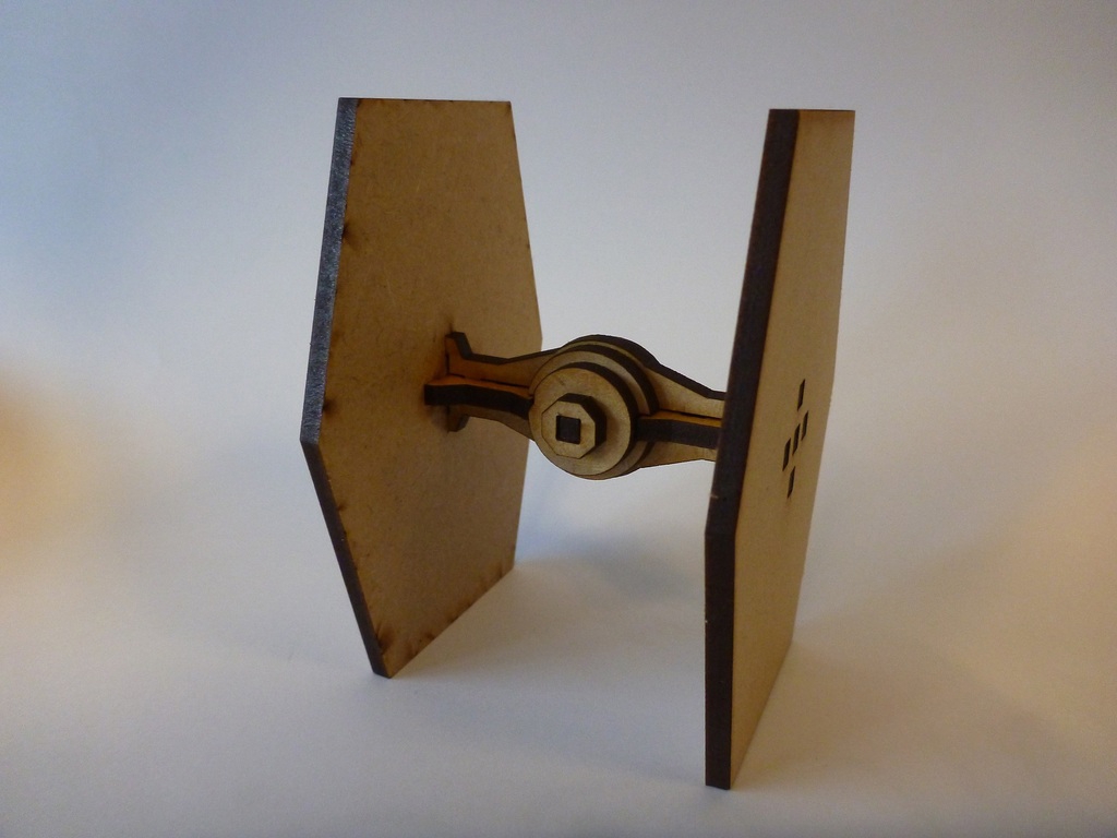 طرح مدل سه بعدی کراوات جنگنده جنگ ستارگان مناسب برای استفاده در دستگاه های cnc چوب و cnc لیزر - laser cut star wars tie fighter 3d model dxf file