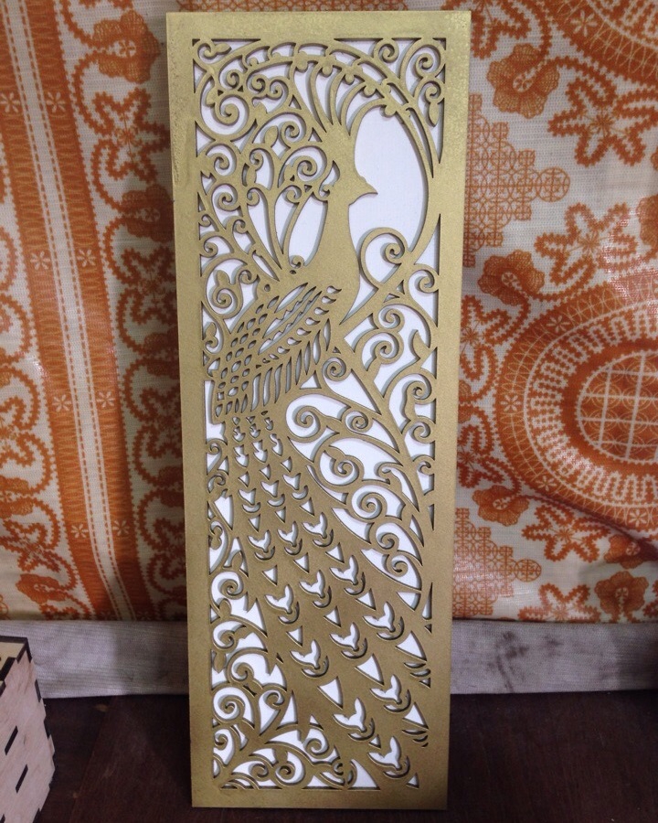 طرح پنل طاووس مناسب برای استفاده در دستگاه های cnc چوب و cnc لیزر - laser cut peacock panel decor cdr file