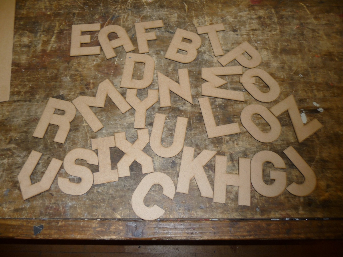 طرح حروف الفبای چوبی مناسب برای استفاده در دستگاه های cnc چوب و cnc لیزر - laser cut wooden alphabet letters dxf file