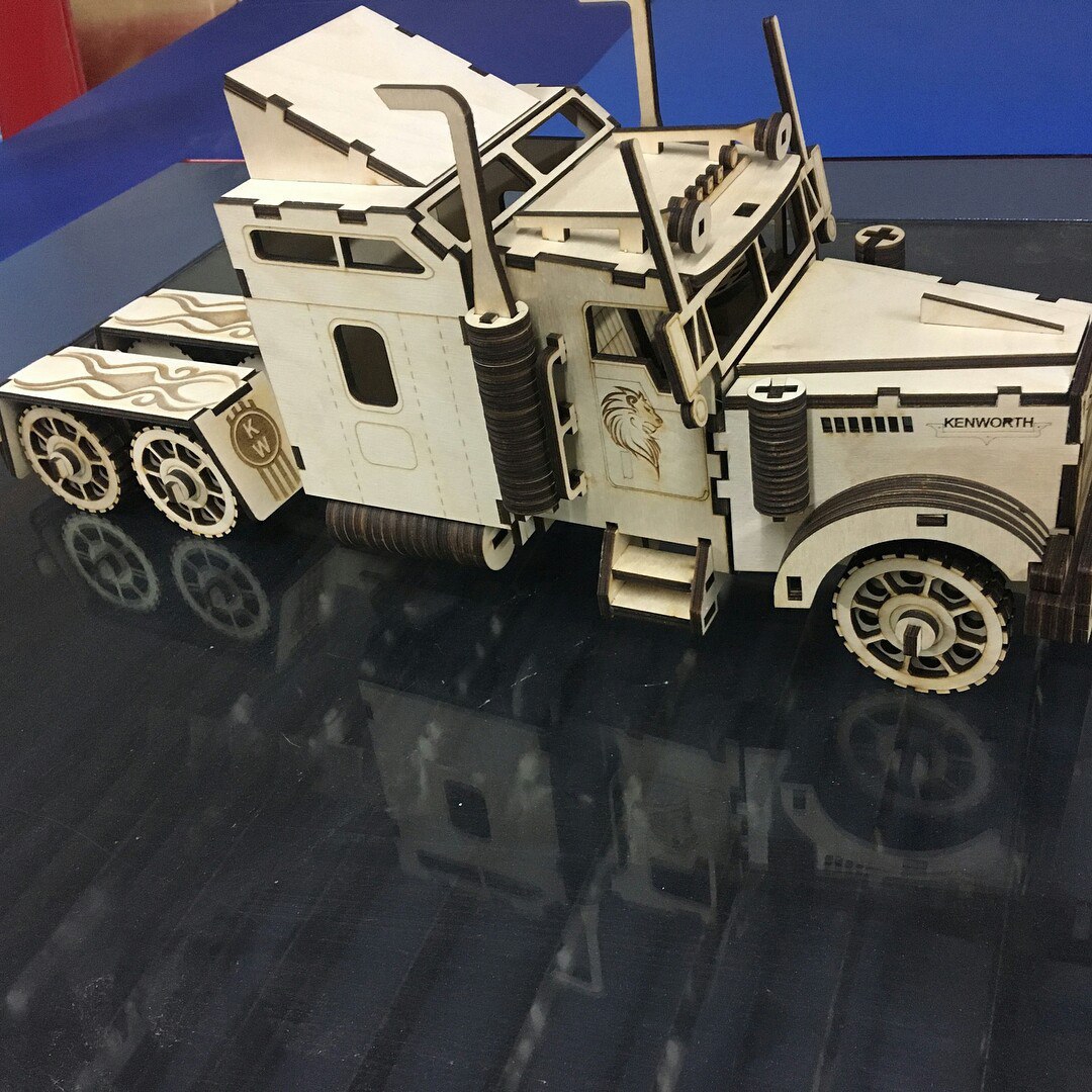 طرح کامیون کنورث w900s مناسب برای استفاده در دستگاه های cnc چوب و cnc لیزر - laser cut kenworth w900s truck cdr file