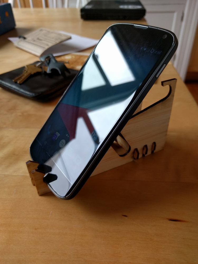 طرح پایه گوشی چند زاویه مناسب برای استفاده در دستگاه های cnc چوب و cnc لیزر - laser cut multi angle phone stand cdr file