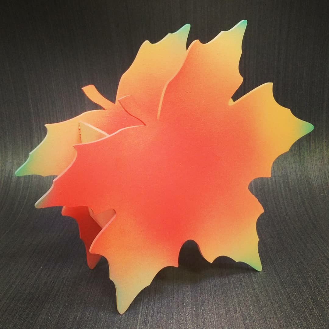 طرح جعبه کاشت گیاه به شکل برگ افرا مناسب برای استفاده در دستگاه های cnc چوب و cnc لیزر - laser cut maple leaf shape box planter pen holder cdr file