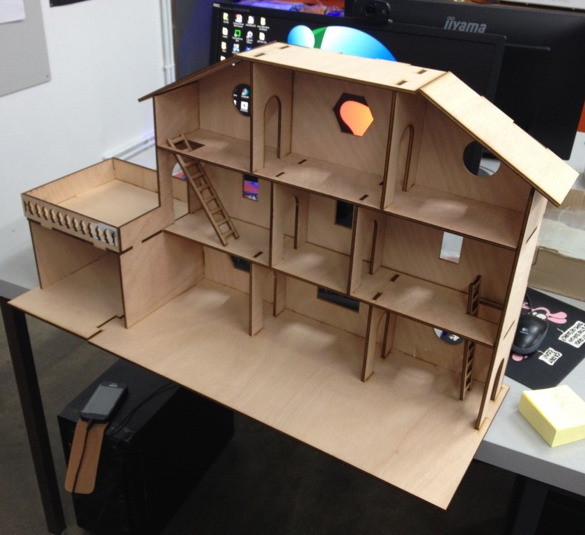 طرح خانه عروسکی بزرگ پلی موبیل مناسب برای استفاده در دستگاه های cnc چوب و cnc لیزر - laser cut large dollhouse playmobil house cdr file