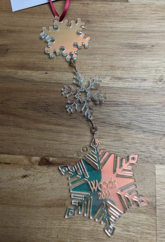 طرح دانه برف آویزدار مناسب برای استفاده در دستگاه های cnc چوب و cnc لیزر - laser cut hanging snowflake ornaments svg file