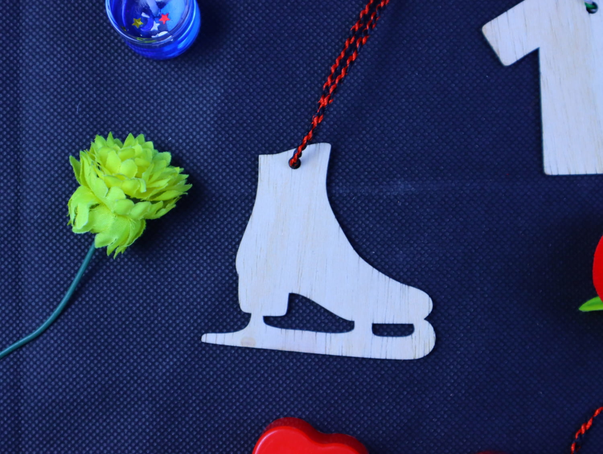 طرح اسکیت روی یخ با فرمت کورل مناسب برای استفاده در دستگاه های cnc چوب و cnc لیزر - laser cut ice skate ornament wood cutout shape unfinished cdr file