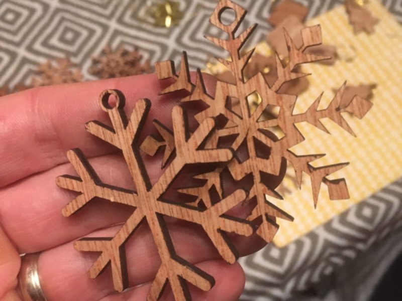 طرح و انواع تزئینات دانه برف مناسب برای استفاده در دستگاه های cnc چوب و cnc لیزر - laser cut various snowflake ornaments svg file