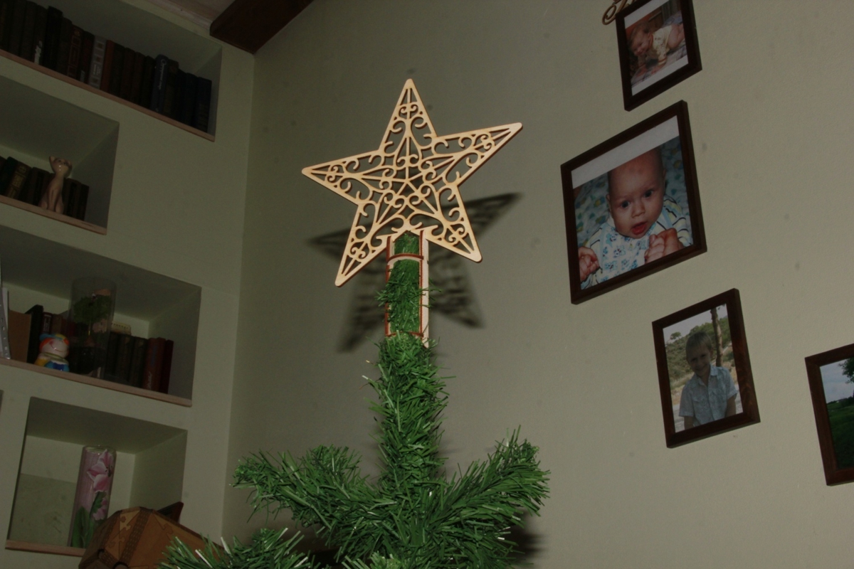 طرح ستاره روی درخت کریسمس سال نو مناسب برای استفاده در دستگاه های cnc چوب و cnc لیزر - laser cut star on christmas tree new year cdr file