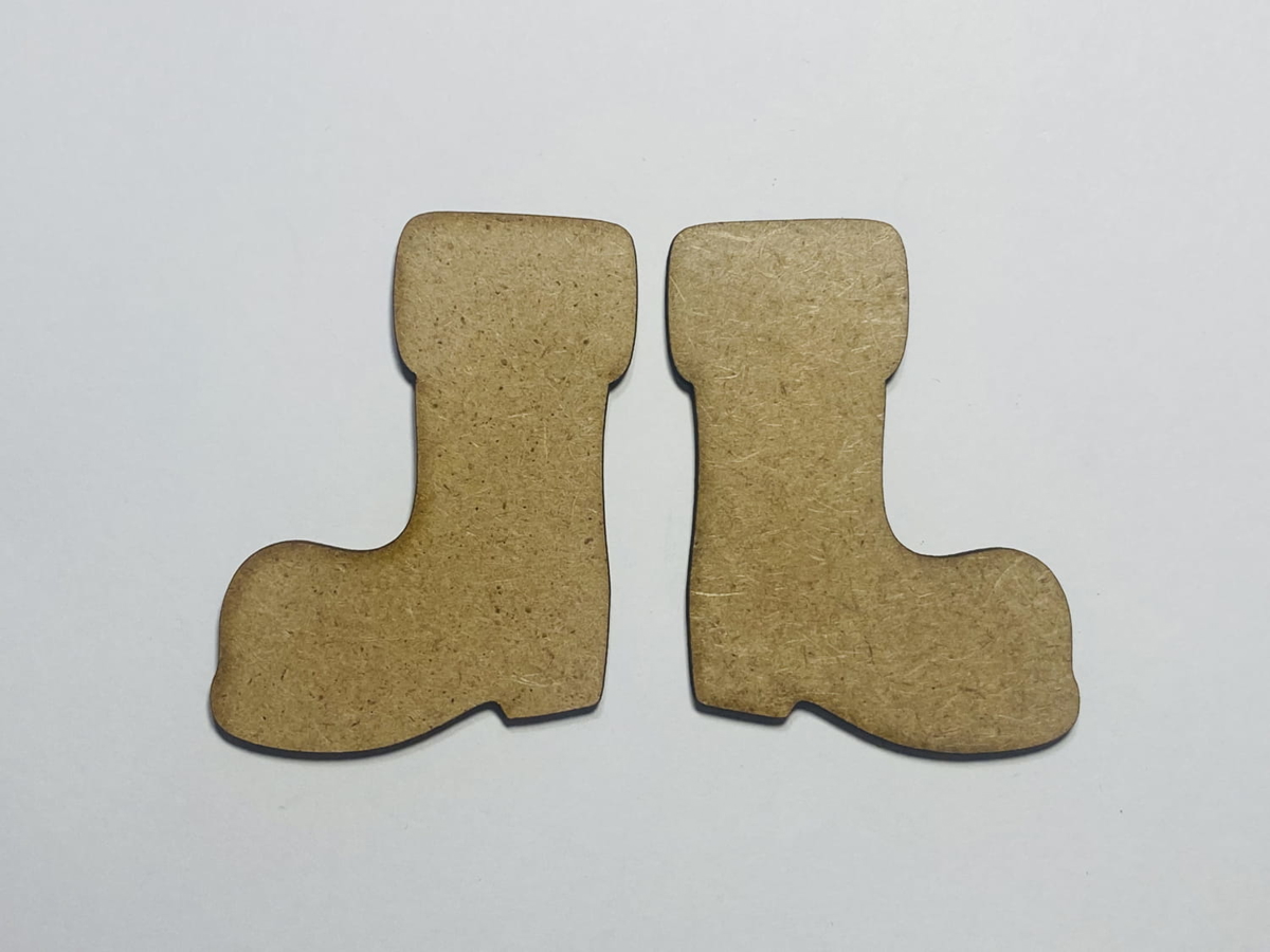طرح چکمه‌های بابانوئل چوبی ناتمام مناسب برای استفاده در دستگاه های cnc چوب و cnc لیزر - laser cut unfinished wooden santa claus boots cutout cdr file