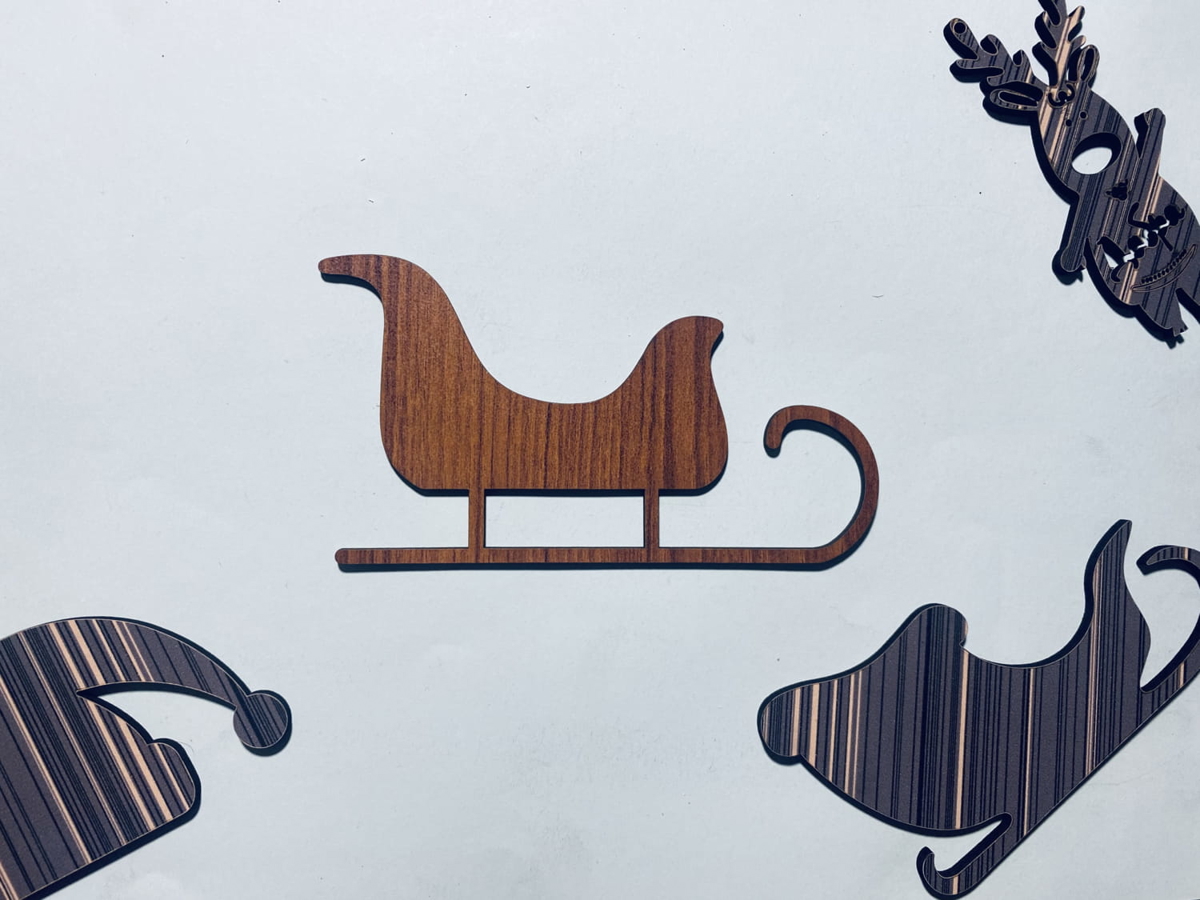 طرح سورتمه چوبی ناتمام برای دکوراسیون کریسمس و تعطیلات مناسب برای استفاده در دستگاه های cnc چوب و cnc لیزر - laser cut sleigh cutout unfinished wood holiday christmas decor cdr file