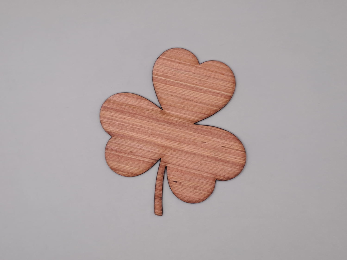 طرح چوب شبدر سه برگ به شکل چوب شبدر مناسب برای استفاده در دستگاه های cnc چوب و cnc لیزر - laser cut shamrock wood shape 3 leaf clover wood cutout cdr file