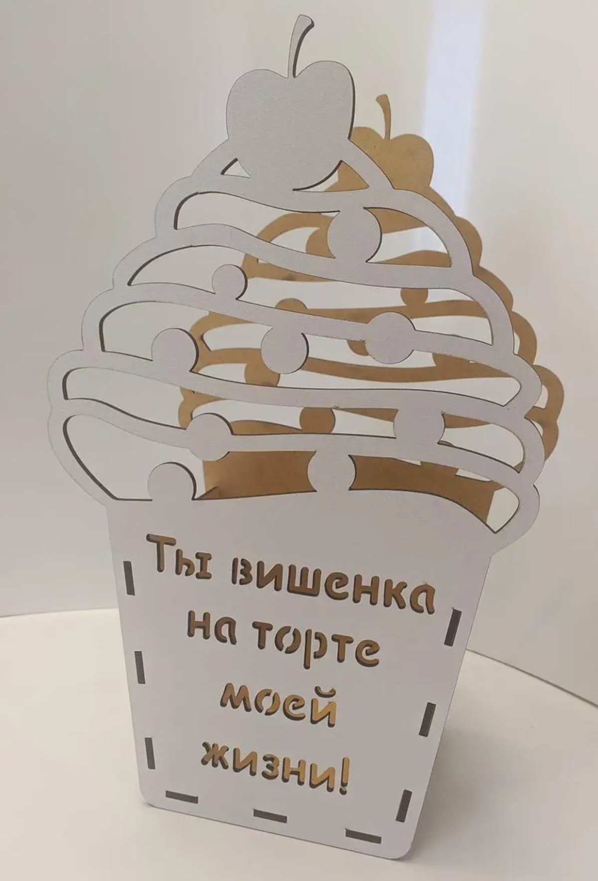 طرح جعبه کادو به شکل کاپ کیک مناسب برای استفاده در دستگاه های cnc چوب و cnc لیزر - laser cut cupcake shaped gift box basket cdr file
