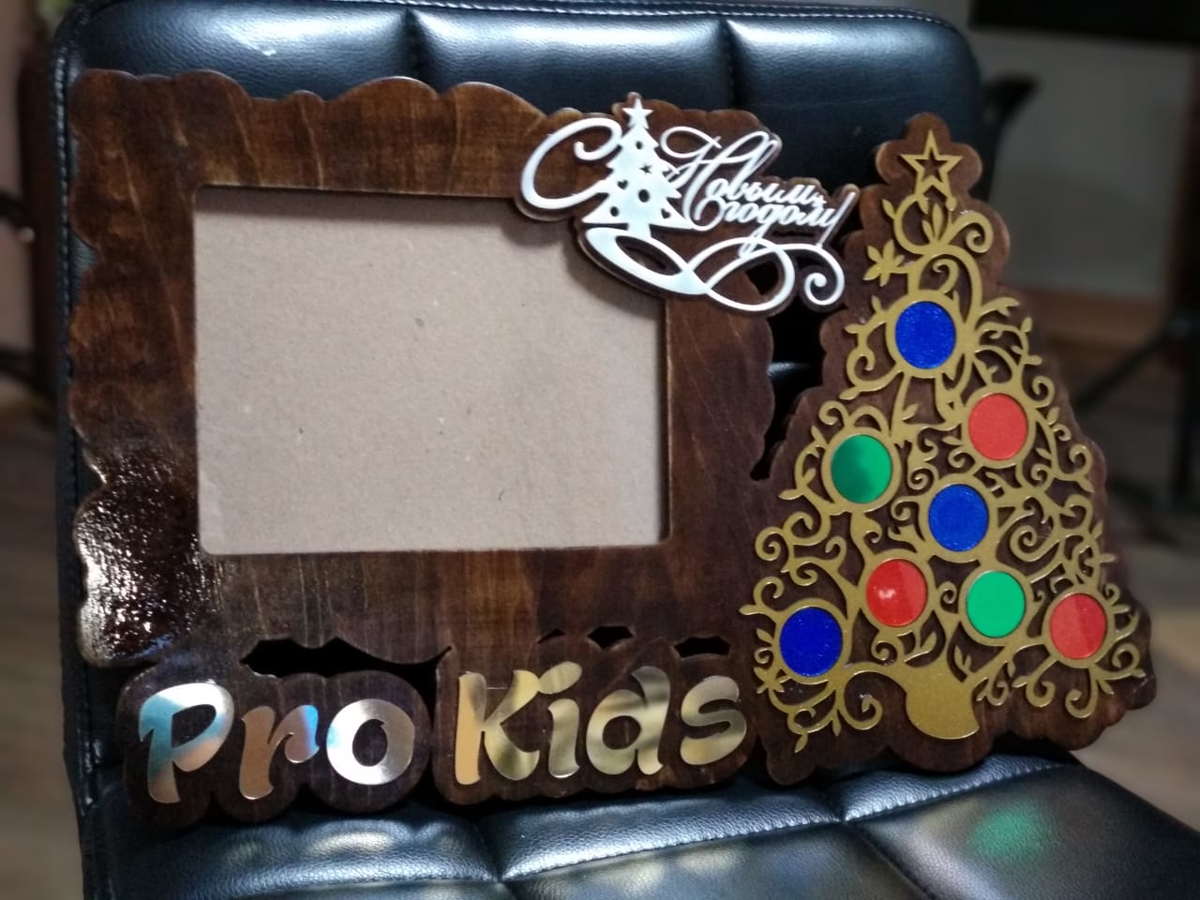 طرح قاب برای سال نو مناسب برای استفاده در دستگاه های cnc چوب و cnc لیزر - laser cut frame for the new year cdr file
