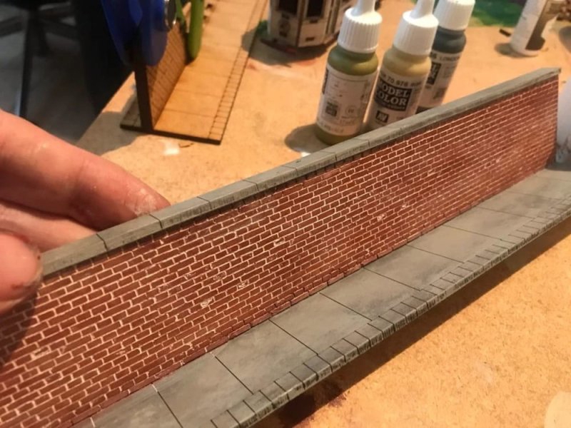 طرح دیوار آجری با طرح پیاده رو مناسب برای استفاده در دستگاه های cnc چوب و cnc لیزر - laser cut brick wall with sidewalk dxf file