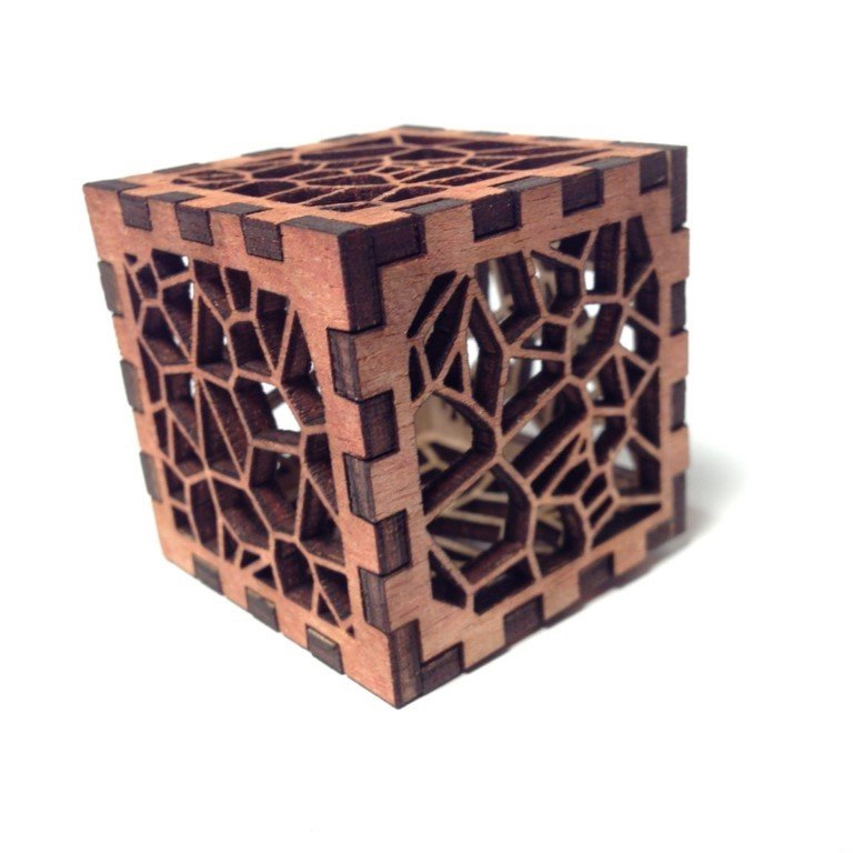 طرح جعبه ورونوی مناسب برای استفاده در دستگاه های cnc چوب و cnc لیزر - laser cut voronoi box svg file